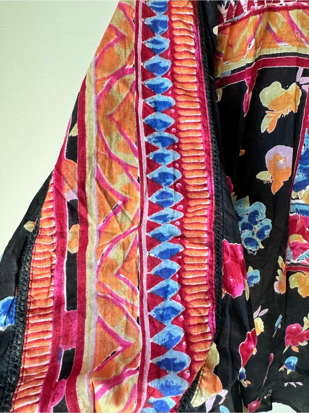 Nostalgia Black high low %100 cotton Top Multicolor Floral & black embroidery - Picture 5 of 14